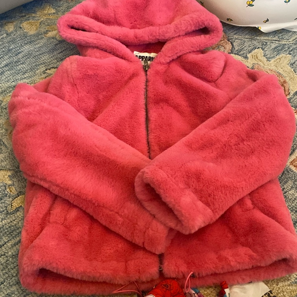 Apparis hot pink
